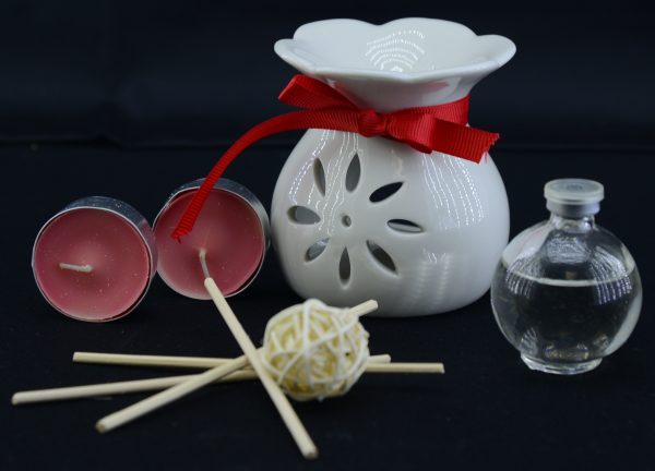 Подарочный набор: керамическая вазочка, аромамасло 50 мл,свечи, ратановый шарик и палочки. Океан %% иллюстрация 1