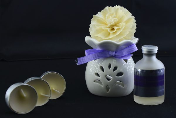 Подарочный набор: керамическая вазочка, аромамасло 50 мл,свечи 3 шт, сухоцветы. Шангрила %% иллюстрация  2