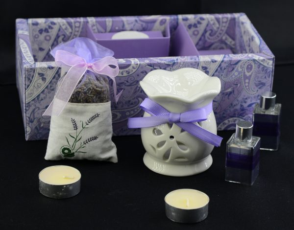 Подарочный набор: керамическая вазочка, аромамасло 50 мл,свечи, аромасаше. Тропические цветы %% иллюстрация  2