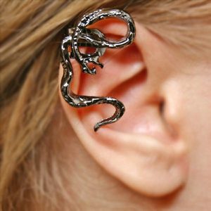 Клипса на ухо Змея воронёный металл