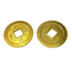 Монета под золото 2,5 см