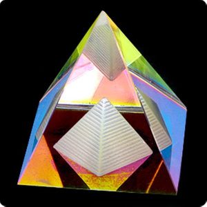 Фигурка Пирамида энергетическая, цветная, 6,5 см