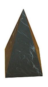 Пирамида из шунгита высокая неполированная 3 см