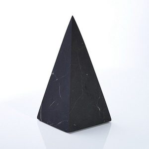 Пирамида из шунгита высокая неполированная 6 см