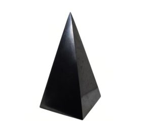Пирамида из шунгита высокая полированная 10 см
