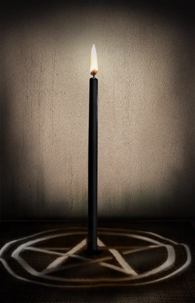 Свеча черная. Свечи на черном столе. Черная свеча в рост человека. Белгород черная свеча. Свечи стали черные