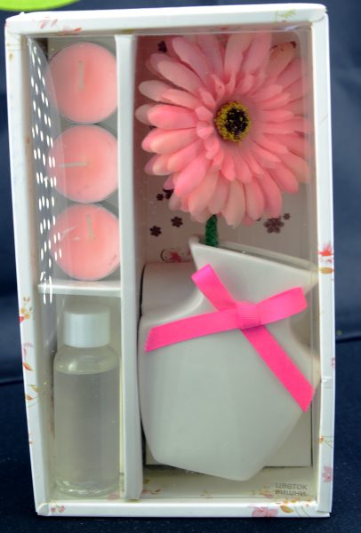 Подарочный набор: керамическая вазочка, аромамасло 50 мл,свечи 3 шт, сухоцветы. Цветы вишни %% иллюстрация  4
