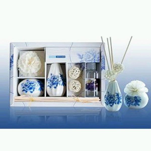 Подарочный набор: керамическая вазочка, аромамасло 50 мл,свечи, сухоцветы, ратановые шарики и палочки. Дыхание океана %% иллюстрация 1