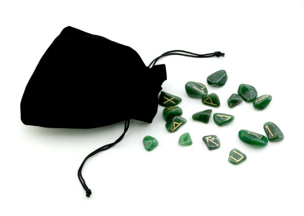 Скандинавские руны (набор рун для гадания из камня зеленый кварц + книга руководство с мешочком) %% иллюстрация 5