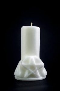 Белая свеча Пентаграмма от Magic-kniga