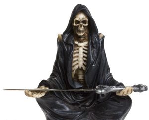 Фигурка Скелет в балахоне с ножом для открывания писем