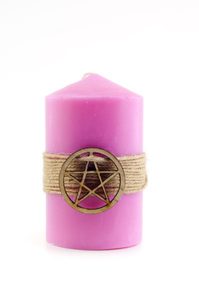 Розовая магическая свеча с пентаграммой