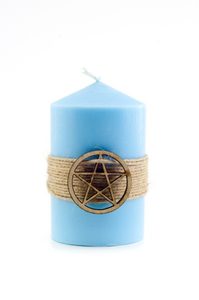 Голубая магическая свеча с пентаграммой