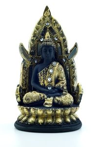Будда на троне
