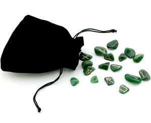 Скандинавские руны (набор рун для гадания из камня зеленый кварц в мешочке)